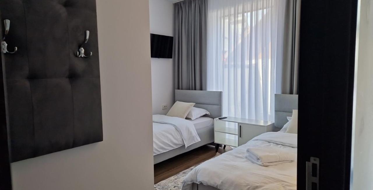 Modern House Hotel Sighetu Marmaţiei Екстериор снимка