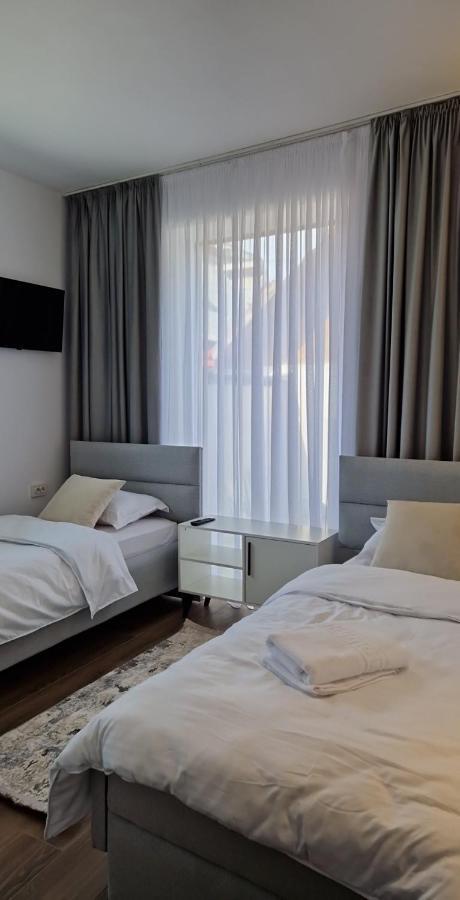 Modern House Hotel Sighetu Marmaţiei Екстериор снимка