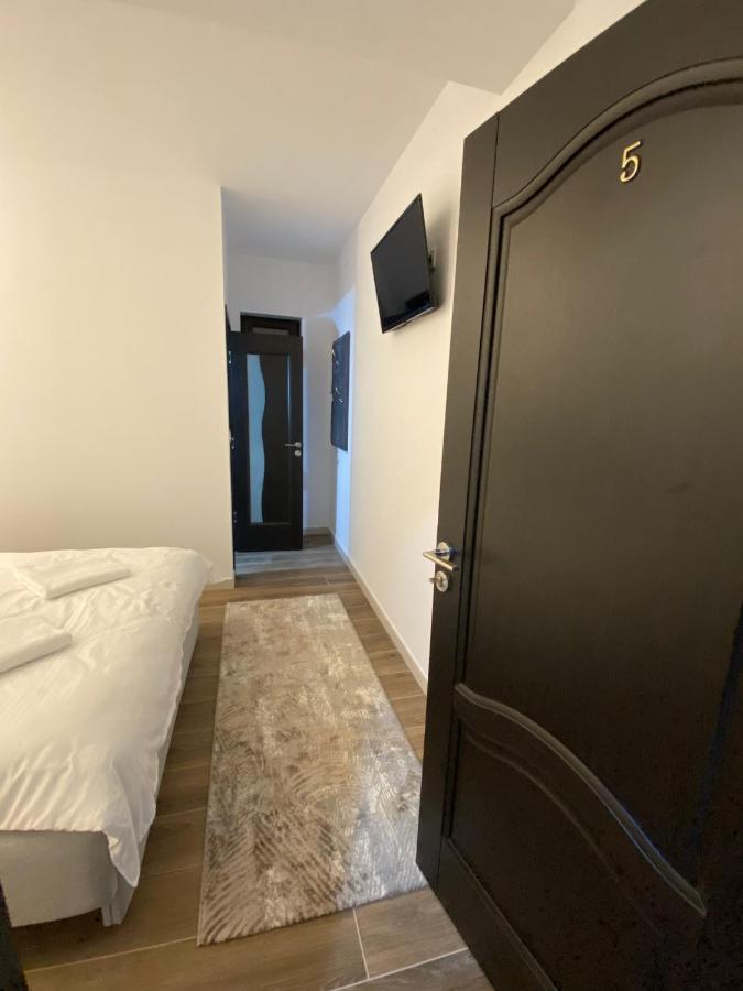 Modern House Hotel Sighetu Marmaţiei Екстериор снимка